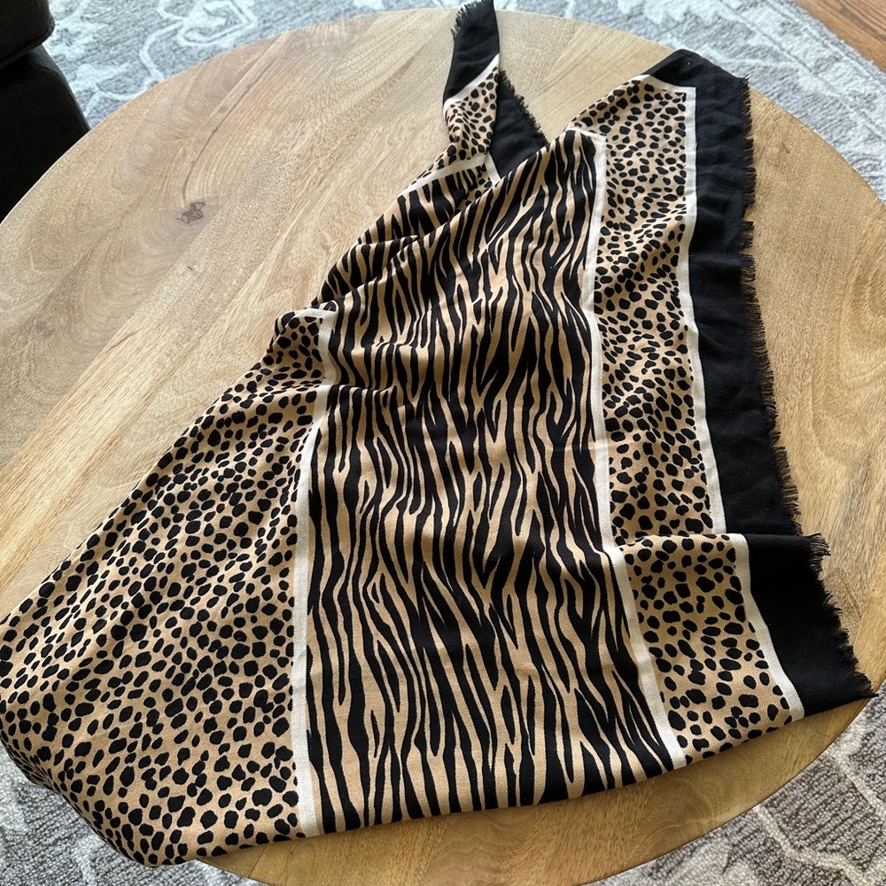 Leopard/striped patterned scarf